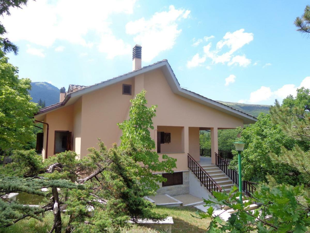 Villa Miralago Fiastra Exteriör bild